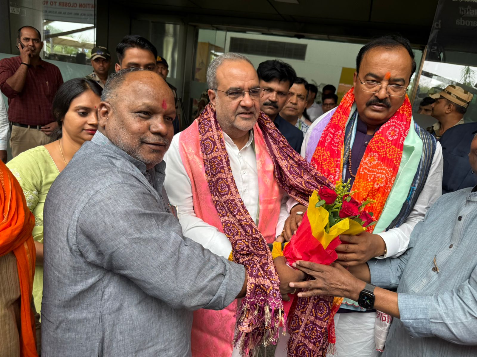 एयरपोर्ट पर स्वागत एयरपोर्ट पर स्वागत
