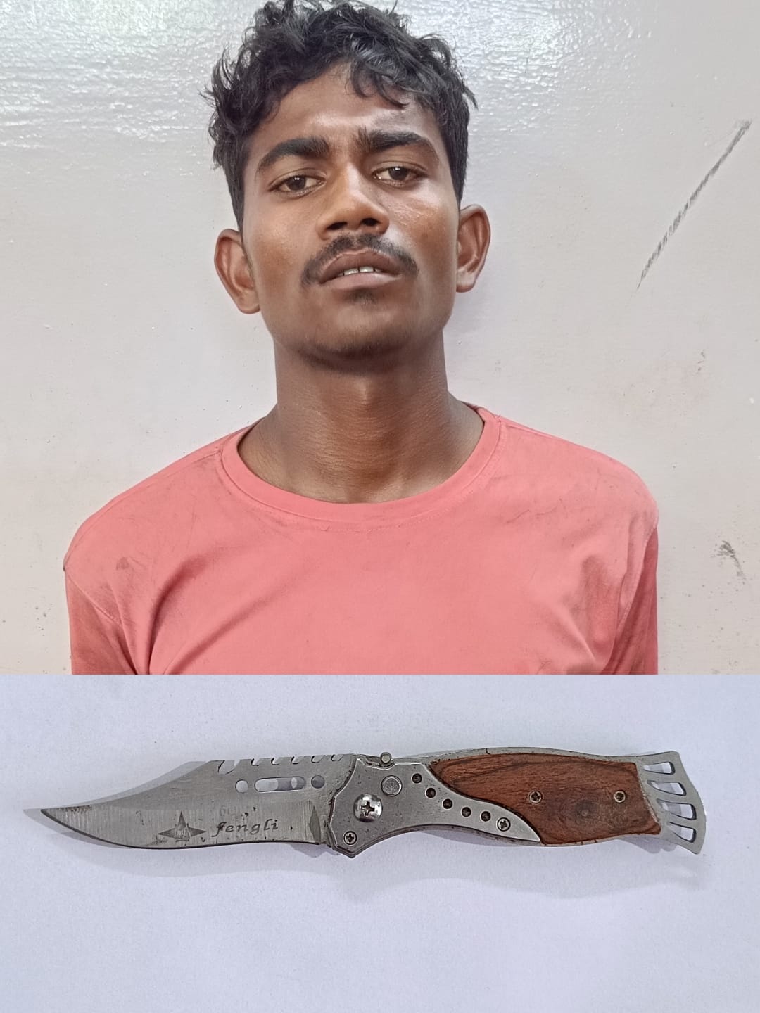 बटनदार चाकू के साथ आरोपित बटनदार चाकू के साथ आरोपित