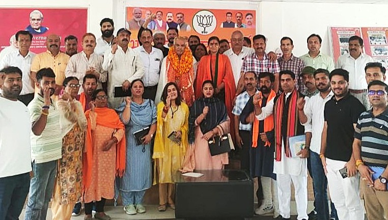 अशोक कौल ने कठुआ भाजपा की संगठनात्मक बैठक की अध्यक्षता की अशोक कौल ने कठुआ भाजपा की संगठनात्मक बैठक की अध्यक्षता की