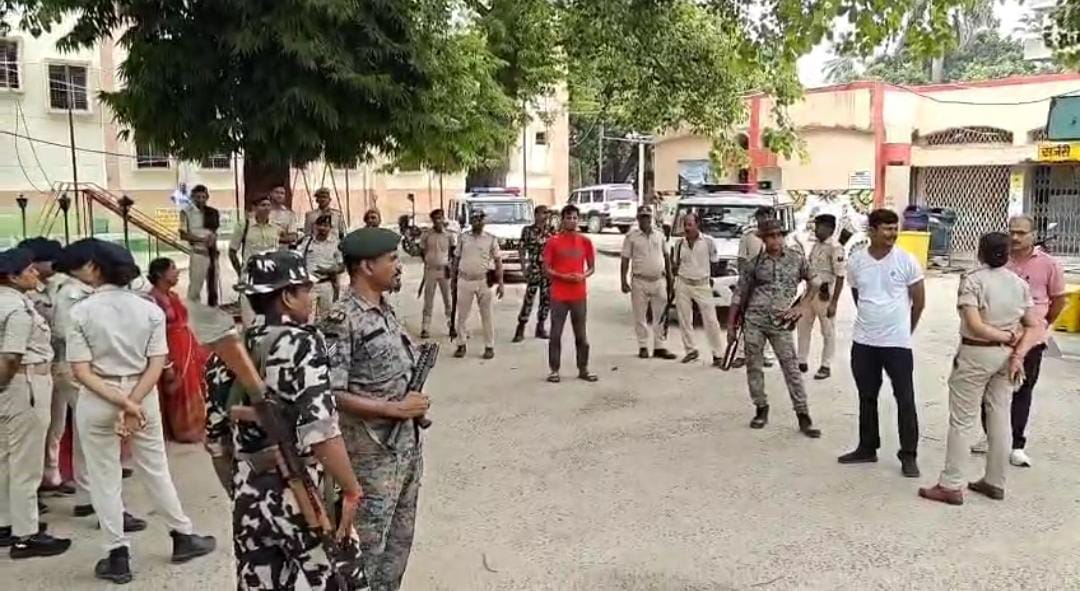 मौके पर मौजूद पुलिस मौके पर मौजूद पुलिस