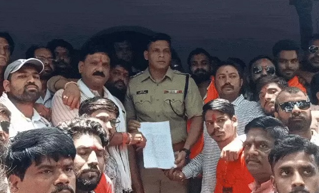 सर्व हिंदू समाज ने किया प्रदर्शन सर्व हिंदू समाज ने किया प्रदर्शन