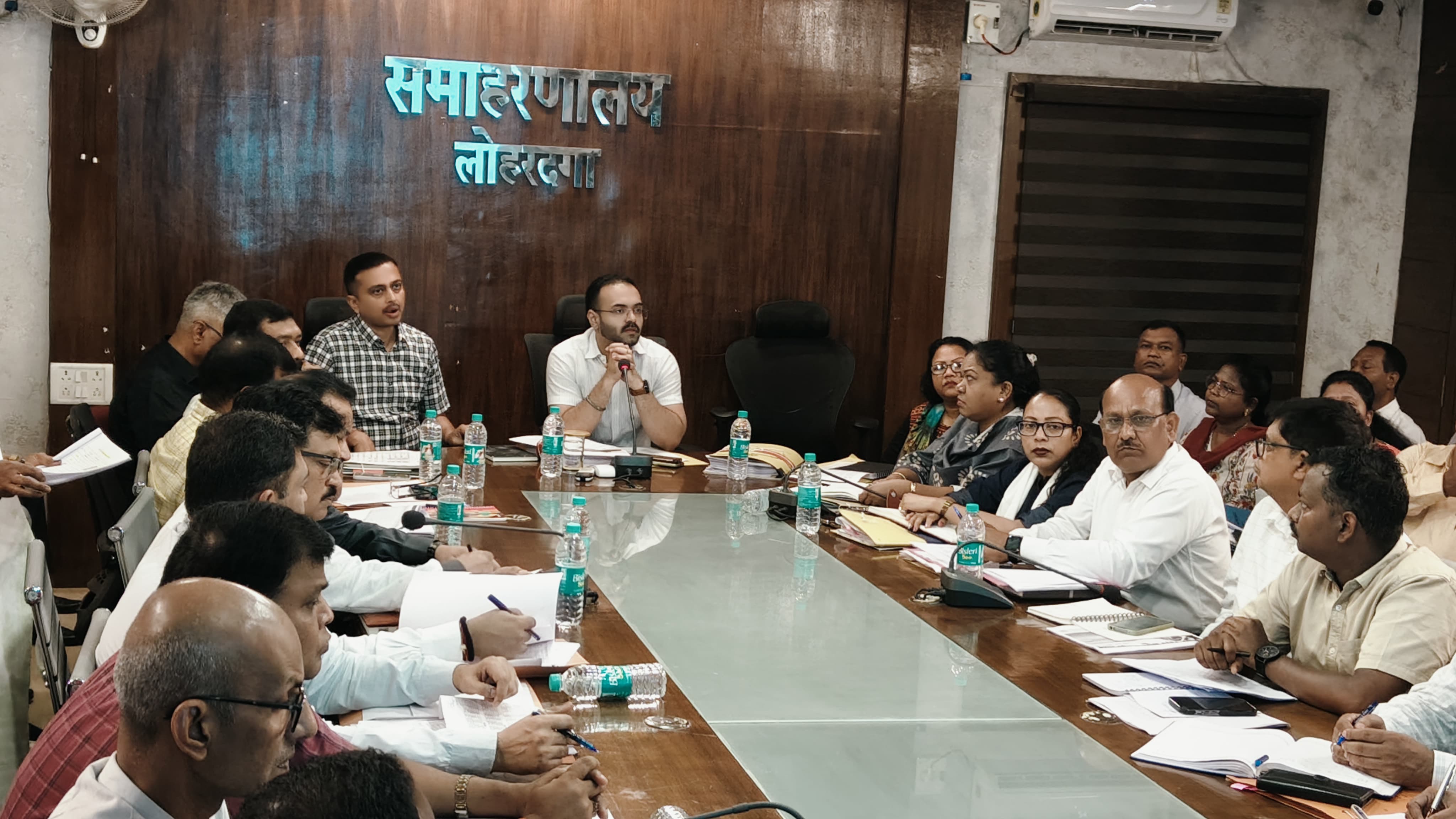 मौजूद लोग मौजूद लोग