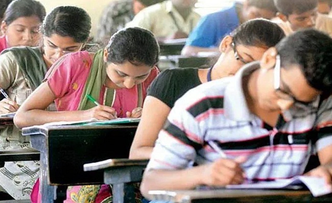 परीक्षा (प्रतीकात्मक तस्वीर) परीक्षा (प्रतीकात्मक तस्वीर)
