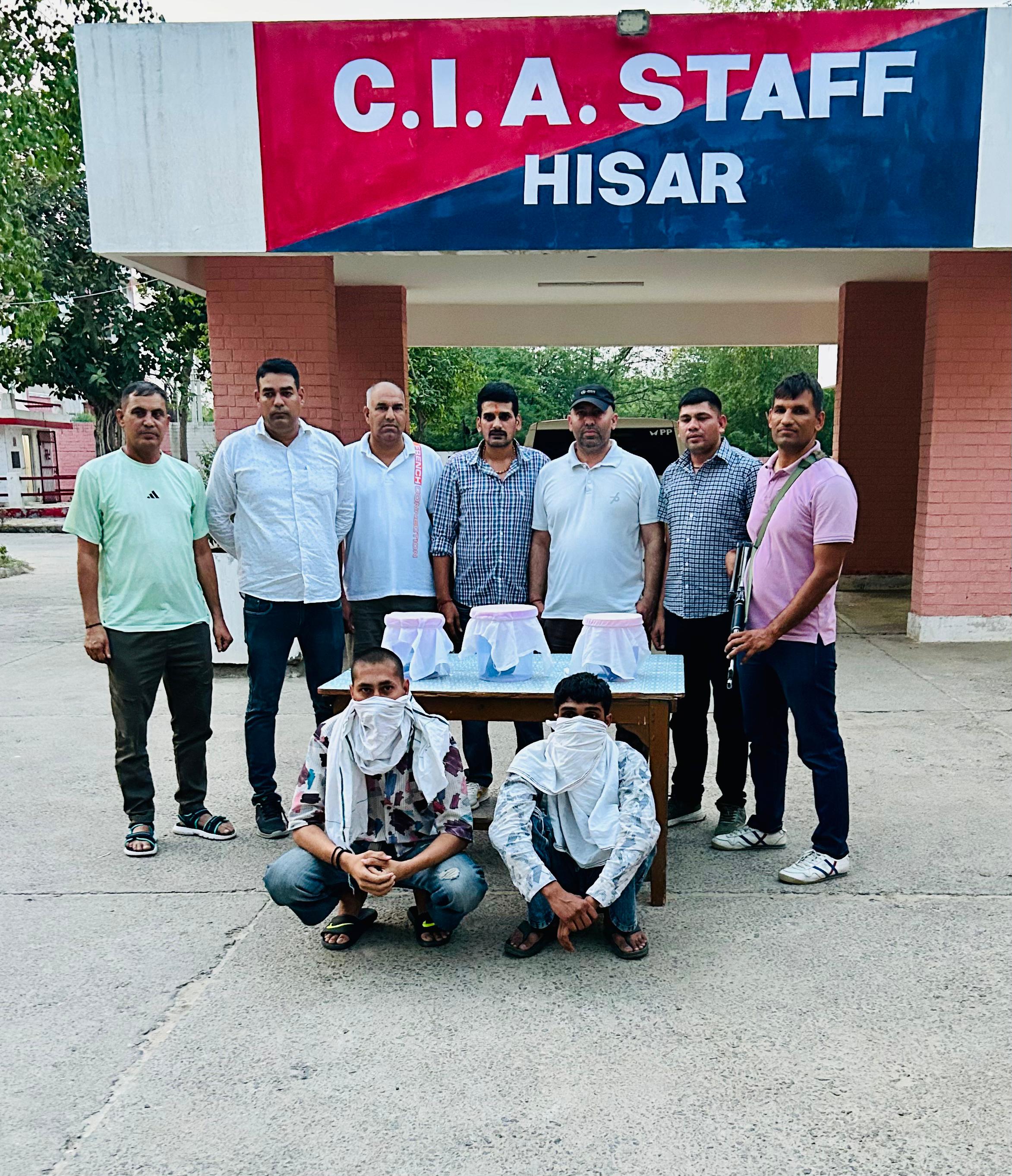 क्रेटा गाड़ी छीनने के आरोपी पुलिस गिरफ्त में। क्रेटा गाड़ी छीनने के आरोपी पुलिस गिरफ्त में।