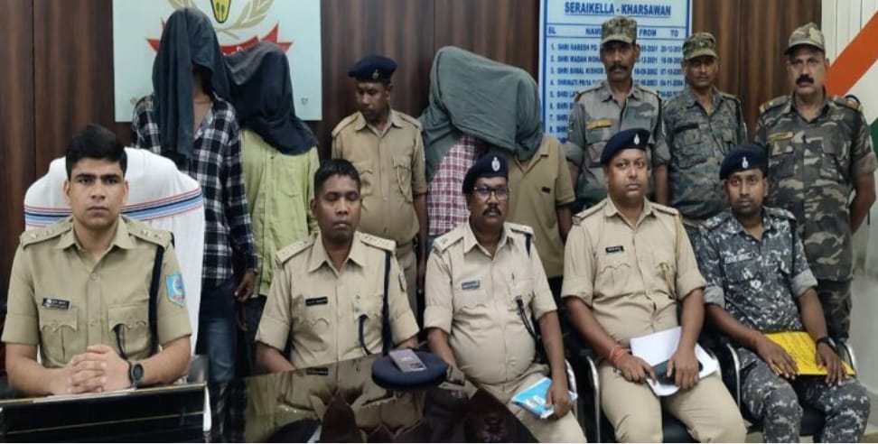गिरफ्तार अपराधियों के साथ एसपी और अन्‍य पुलिसकर्मी