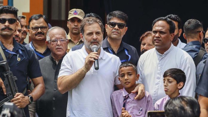 राहुल गांधी ने पुंछ के एक स्कूल का किया दौरा, सीमा पार से गोलाबारी से प्रभावित छात्रों से बातचीत की राहुल गांधी ने पुंछ के एक स्कूल का किया दौरा, सीमा पार से गोलाबारी से प्रभावित छात्रों से बातचीत की