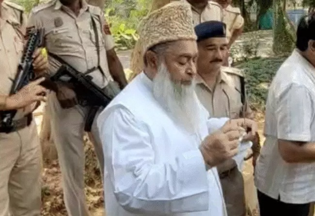 ग्वालियर पहुंचे एआईआईओ के चीफ इमाम उमर अहमद इलियासी ग्वालियर पहुंचे एआईआईओ के चीफ इमाम उमर अहमद इलियासी