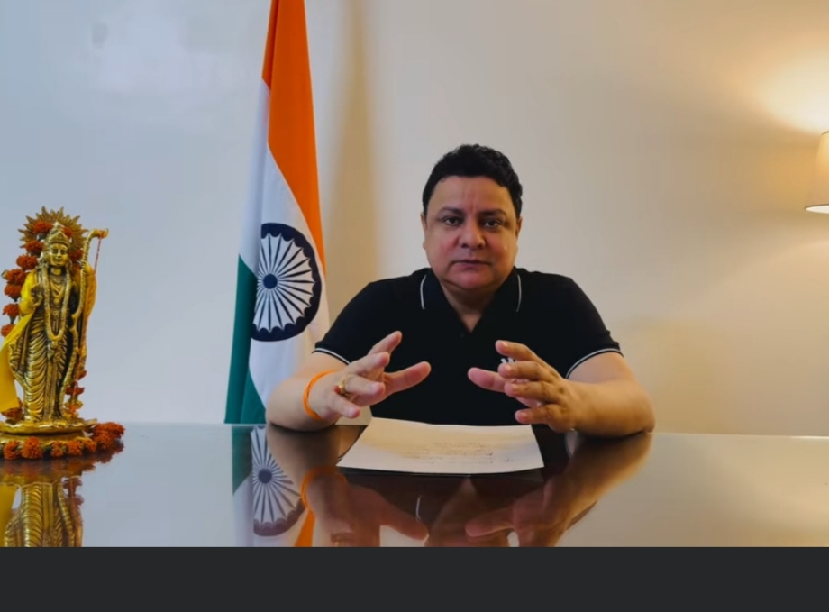 सुधीर शर्मा अपनी बात रखते हुए। सुधीर शर्मा अपनी बात रखते हुए।