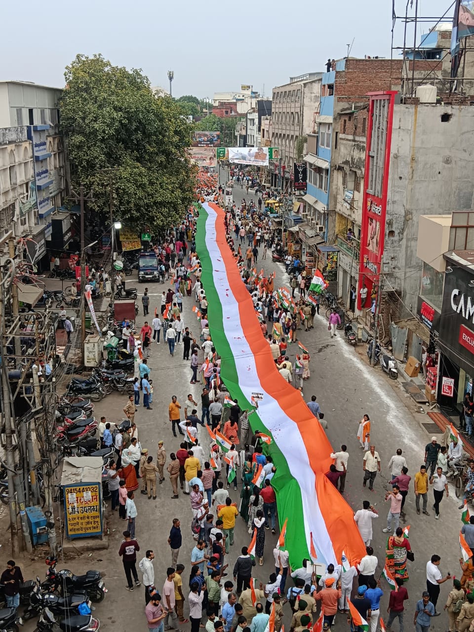 काशी में तिरंगा यात्रा का नजारा काशी में तिरंगा यात्रा का नजारा