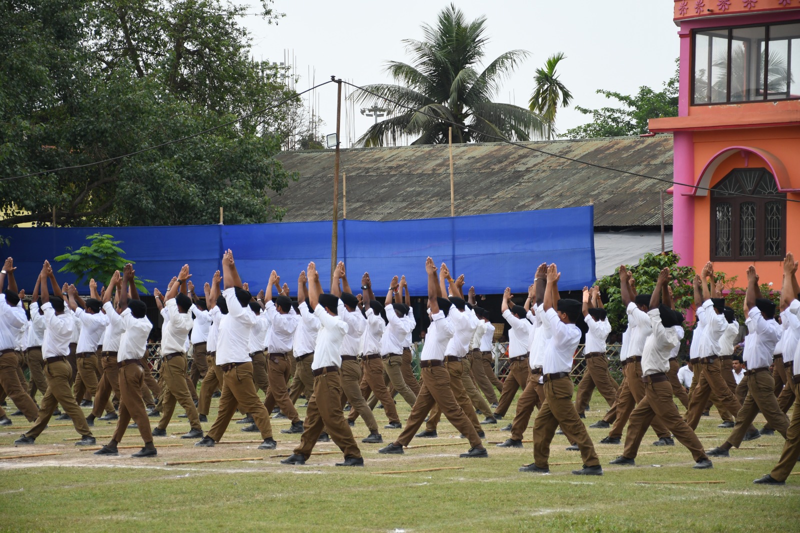 होजाई गीताश्रम में संघ शिक्षा वर्ग का समापन समारोह की तस्वीर।