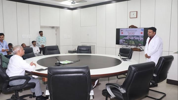 संभागायुक्त कार्यालय में अरविंदो अस्पताल की ओर से प्रजेंटेशन संभागायुक्त कार्यालय में अरविंदो अस्पताल की ओर से प्रजेंटेशन