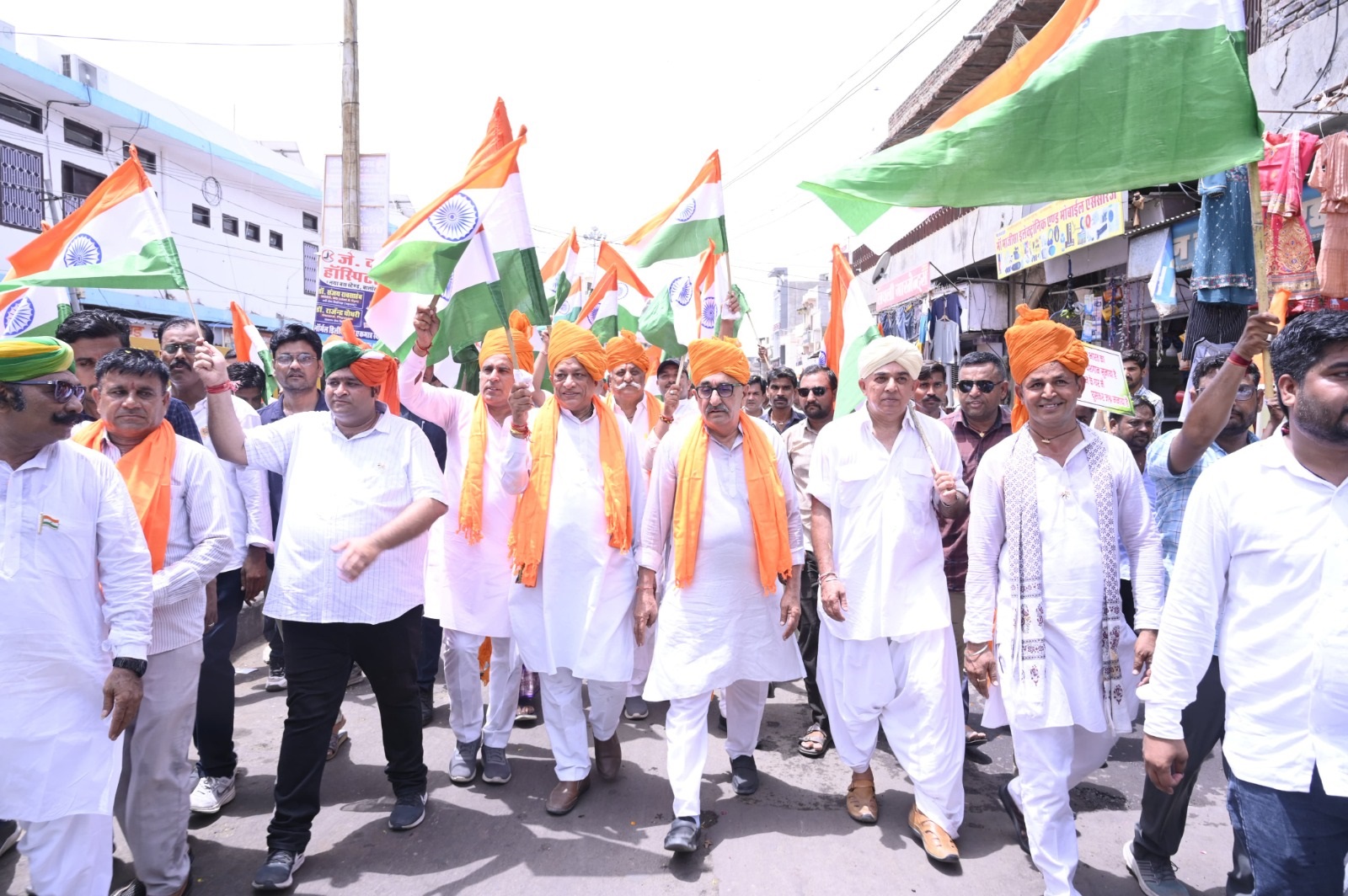 भारतीय सेना के सम्मान में तिरंगा रैली भारतीय सेना के सम्मान में तिरंगा रैली