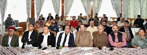 मन की बात' कार्यक्रम सुनते भाजपा नेता मन की बात' कार्यक्रम सुनते भाजपा नेता
