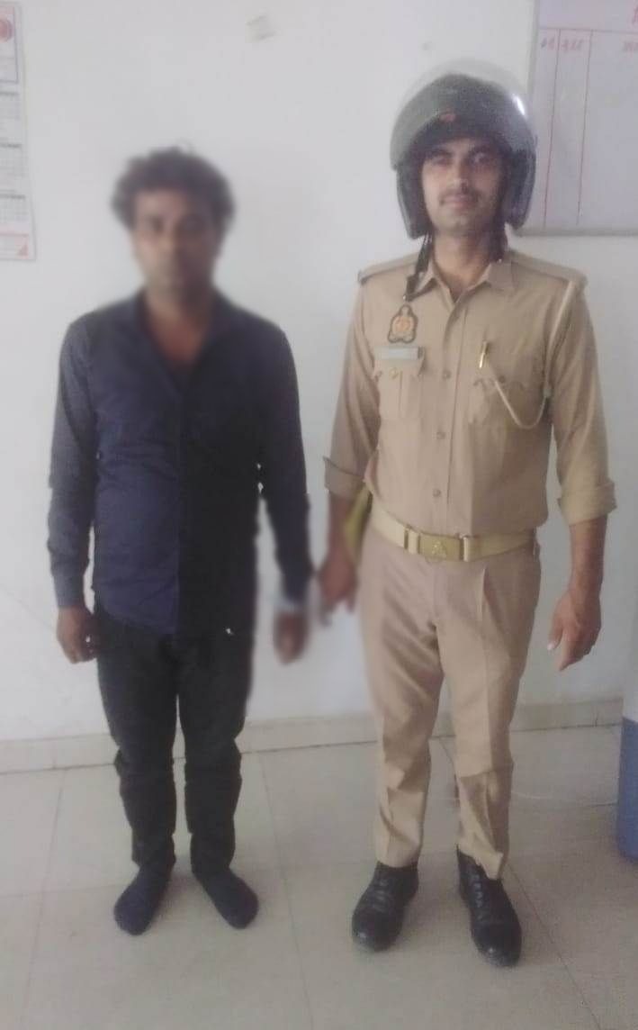 युवती से दुष्कर्म करने का आरोपित विशाल सैनी पुलिस गिरफ्त में। युवती से दुष्कर्म करने का आरोपित विशाल सैनी पुलिस गिरफ्त में।