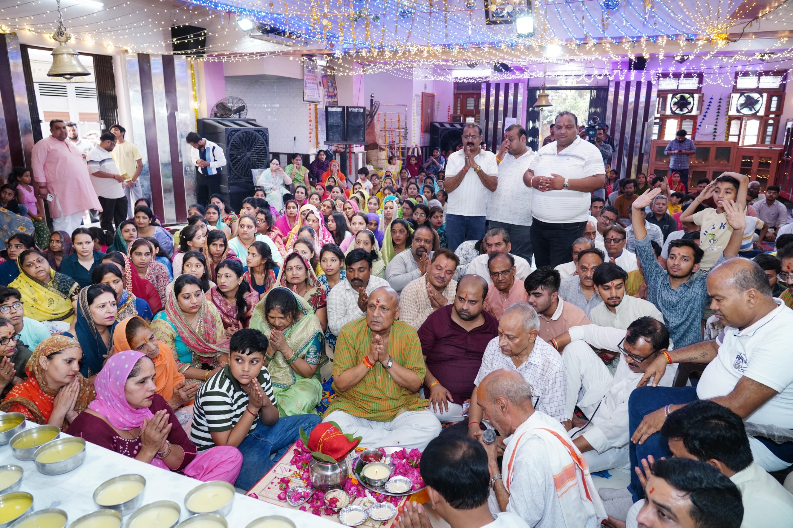 महोत्सव का शुभारंभ करते श्याम मित्र मंडल के प्रधान जगदीश राए मित्तल व अन्य। महोत्सव का शुभारंभ करते श्याम मित्र मंडल के प्रधान जगदीश राए मित्तल व अन्य।