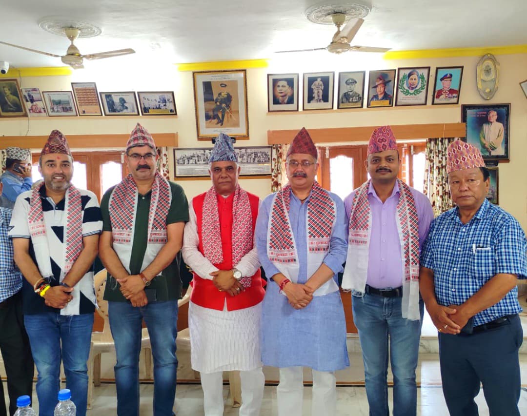 गोरखा एसोसिएशन के समारोह में मौजूद मुख्यातिथि और अन्य। गोरखा एसोसिएशन के समारोह में मौजूद मुख्यातिथि और अन्य।