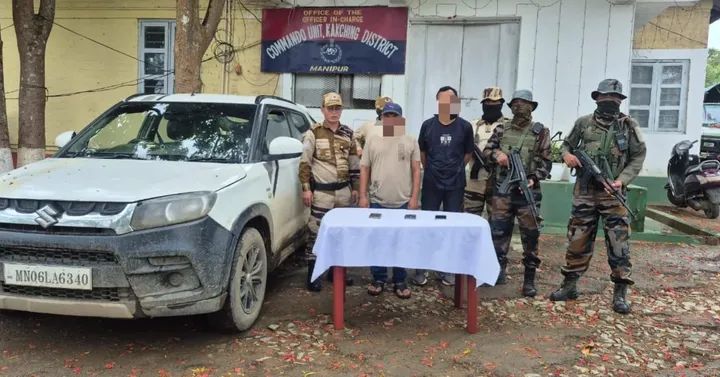 मणिपुर में गिरफ्तार उग्रवादियों की तस्वीर। मणिपुर में गिरफ्तार उग्रवादियों की तस्वीर।