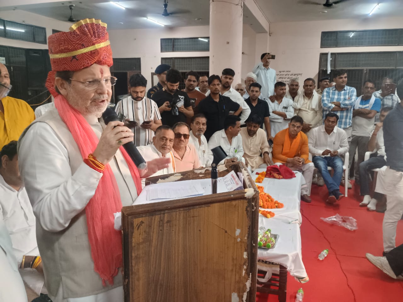 बहादुरगढ़ में आयोजित कार्यक्रमों में नागरिकों से सीधा संवाद करते मंत्री अरविंद शर्मा। बहादुरगढ़ में आयोजित कार्यक्रमों में नागरिकों से सीधा संवाद करते मंत्री अरविंद शर्मा।