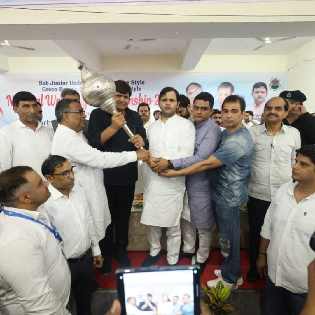 खेल मंत्री गौरव गौतम, सतपाल देशवाल खेल आगाज़ करवाते हुए खेल मंत्री गौरव गौतम, सतपाल देशवाल खेल आगाज़ करवाते हुए