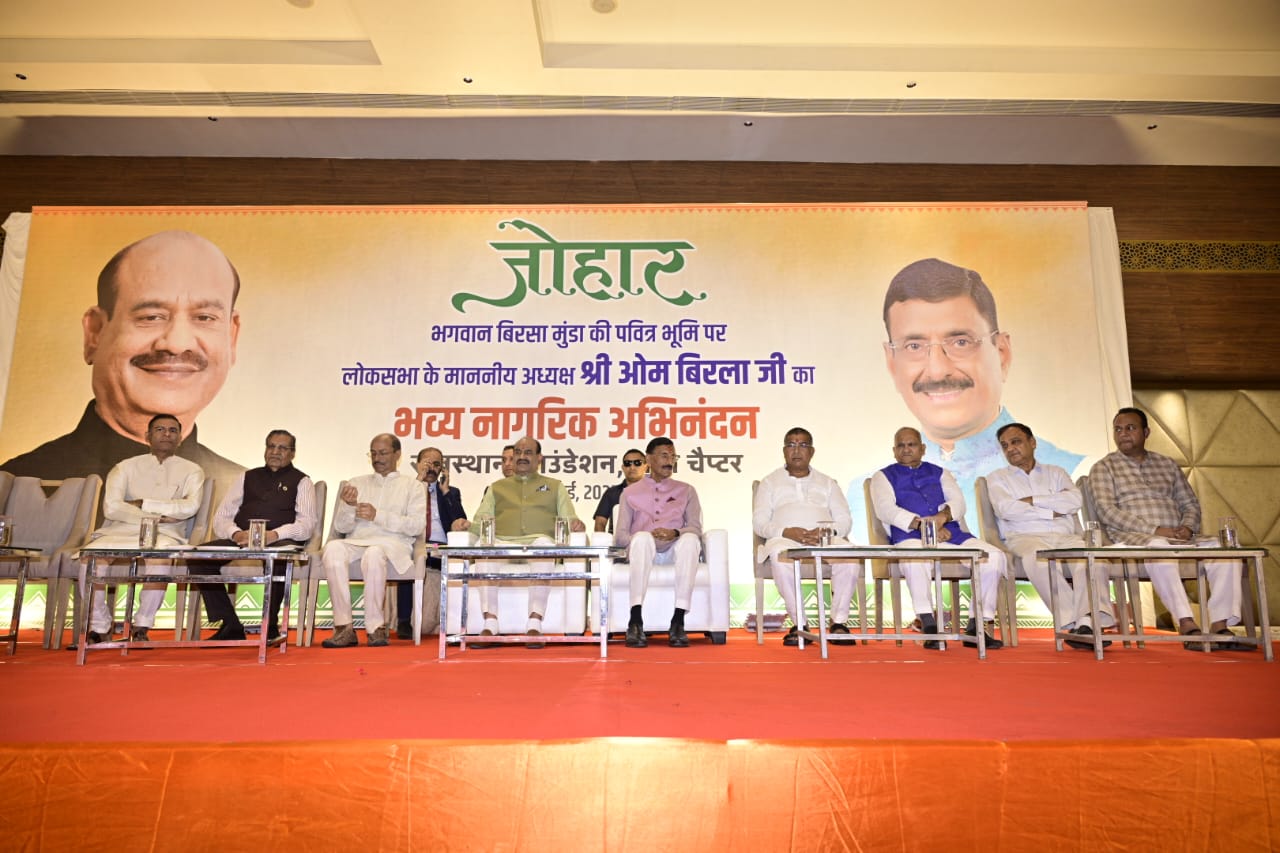 मंच की तस्वीर मंच की तस्वीर