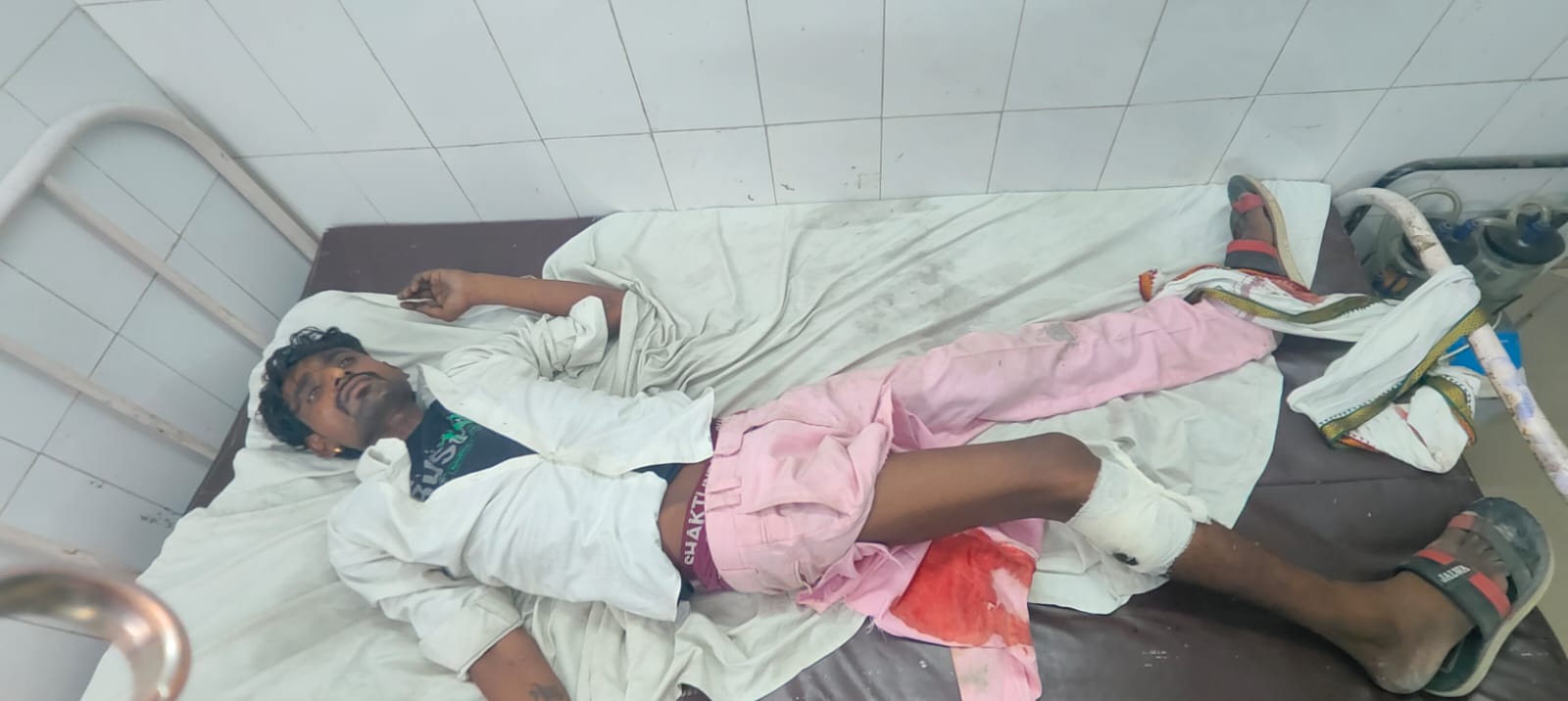 अस्पताल में भर्ती शातिर चोर अस्पताल में भर्ती शातिर चोर