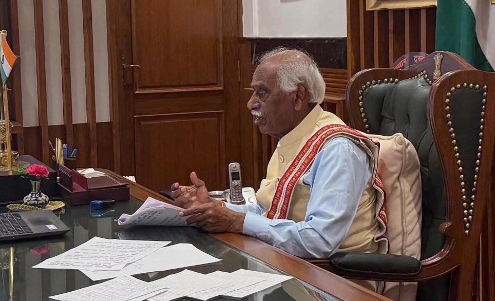 पानीपत के समालखा में आयोजित विद्या भारती के प्रांतीय आचार्य सम्मेलन को वर्चुअल माध्यम से संबोधित करते राज्यपाल बंडारू दत्तात्रेय