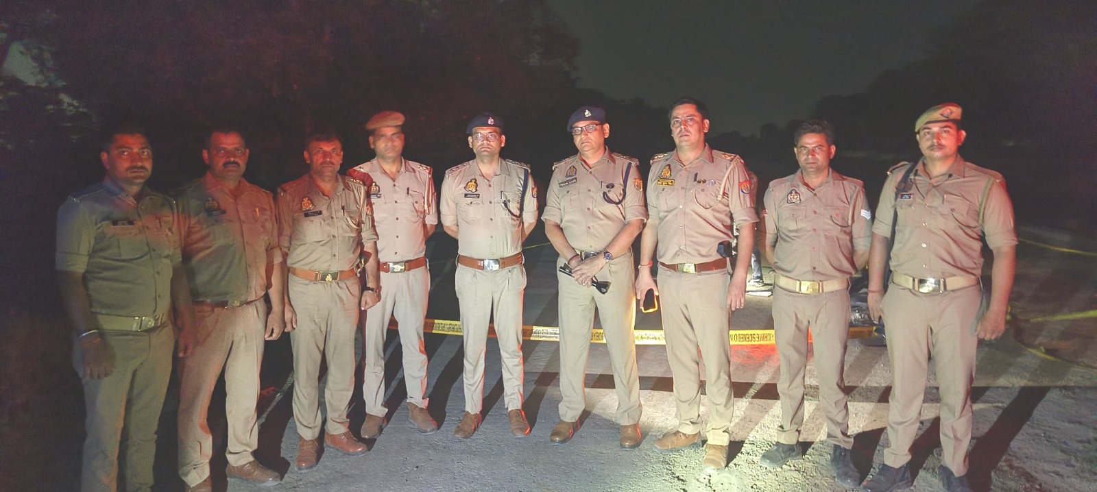 मौके पर मौजूद पुलिस टीम मौके पर मौजूद पुलिस टीम