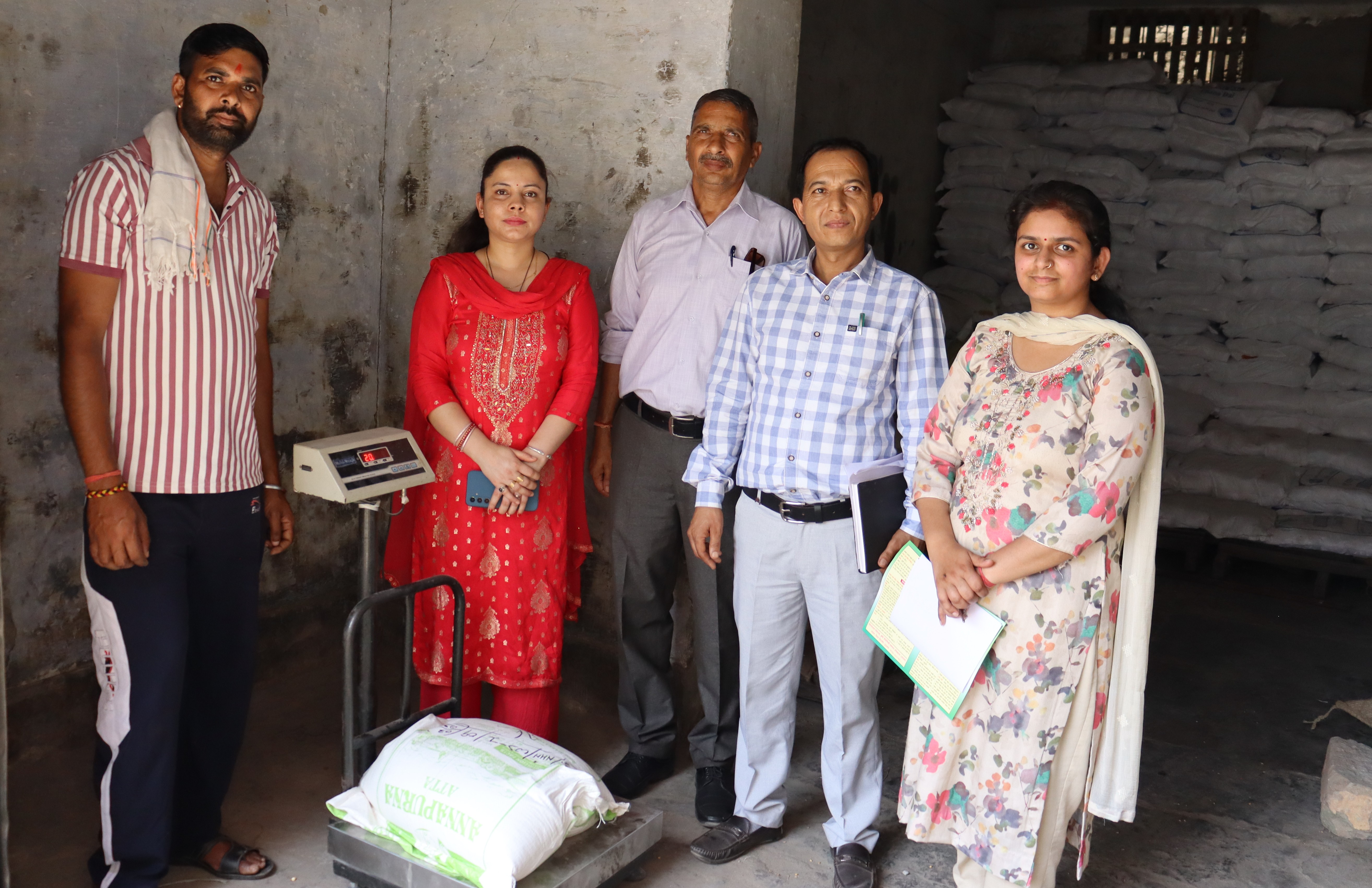प्राकृतिक खेती से उत्पादित गेहूं     किसानों को दिया 60 रुपये प्रति किलो दाम तथा 2 रुपये प्रति किलो भाड़ा
