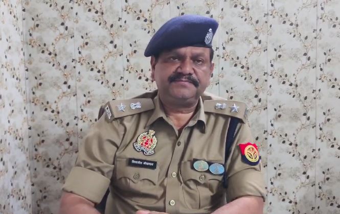 घटना की जानकारी देते पुलिस उपायुक्त पश्चिमी विश्वजीत श्रीवास्वत घटना की जानकारी देते पुलिस उपायुक्त पश्चिमी विश्वजीत श्रीवास्वत
