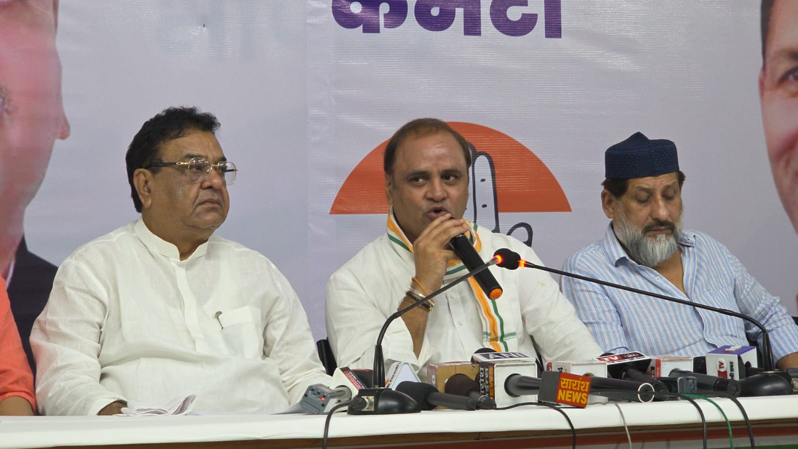 विपक्ष ने सरकार काे घेरा विपक्ष ने सरकार काे घेरा