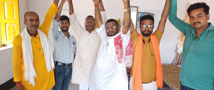 बैठक में समाजसेवी बैठक में समाजसेवी