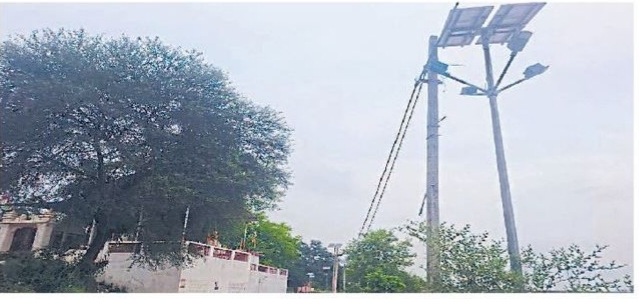 एनीकट से महामाया मंदिर तक लगे 10 सोलर लाइट्स एक माह के अंदर खराब एनीकट से महामाया मंदिर तक लगे 10 सोलर लाइट्स एक माह के अंदर खराब