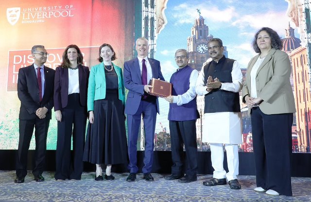 केंद्रीय शिक्षा मंत्री धर्मेंद्र प्रधान की मौजूदगी में यूनिवर्सिटी ऑफ लिवरपूल को बेंगलुरू में एक कैंपस स्थापित करने का आशय पत्र (एलओआई) सौंपा गया केंद्रीय शिक्षा मंत्री धर्मेंद्र प्रधान की मौजूदगी में यूनिवर्सिटी ऑफ लिवरपूल को बेंगलुरू में एक कैंपस स्थापित करने का आशय पत्र (एलओआई) सौंपा गया