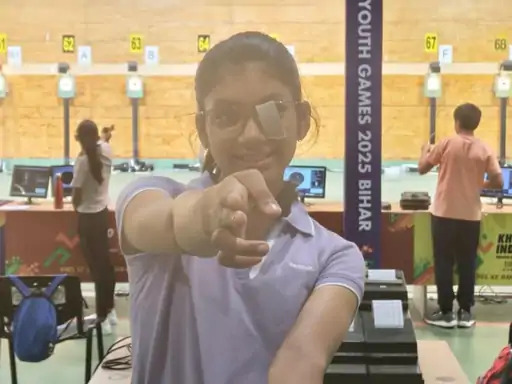 छात्रा निष्का माहेश्वरी, जिसने दस मीटर पिस्टल (एनआर) चैंपियनशिप में 302 अंक प्राप्त किए। छात्रा निष्का माहेश्वरी, जिसने दस मीटर पिस्टल (एनआर) चैंपियनशिप में 302 अंक प्राप्त किए।