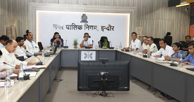 इंदौरः कलेक्टर ने की समग्र शिक्षा योजनाओं की गहन समीक्षा इंदौरः कलेक्टर ने की समग्र शिक्षा योजनाओं की गहन समीक्षा