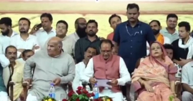 सीहोरः विकसित भारत संकल्प पदयात्रा में शामिल हुए केंद्रीय कृषि मंत्री शिवराज सिंह सीहोरः विकसित भारत संकल्प पदयात्रा में शामिल हुए केंद्रीय कृषि मंत्री शिवराज सिंह