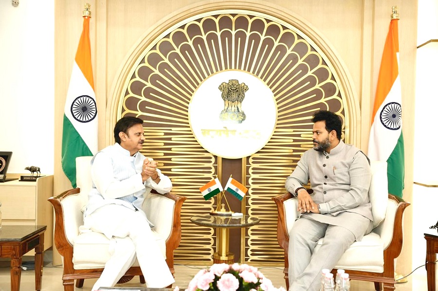 उप मुख्यमंत्री राजेन्द्र शुक्ल ने केंद्रीय मंत्री किंजरापु राम मोहन नायडू से भेंट की उप मुख्यमंत्री राजेन्द्र शुक्ल ने केंद्रीय मंत्री किंजरापु राम मोहन नायडू से भेंट की