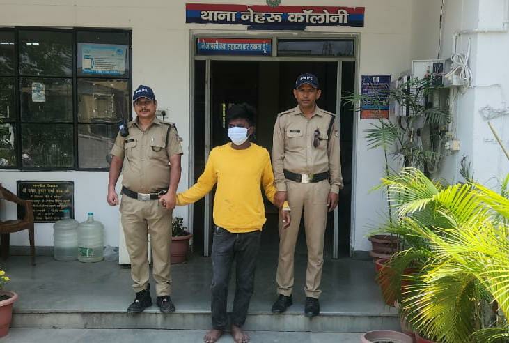 पुलिस की गिरफ्त में आरोपी