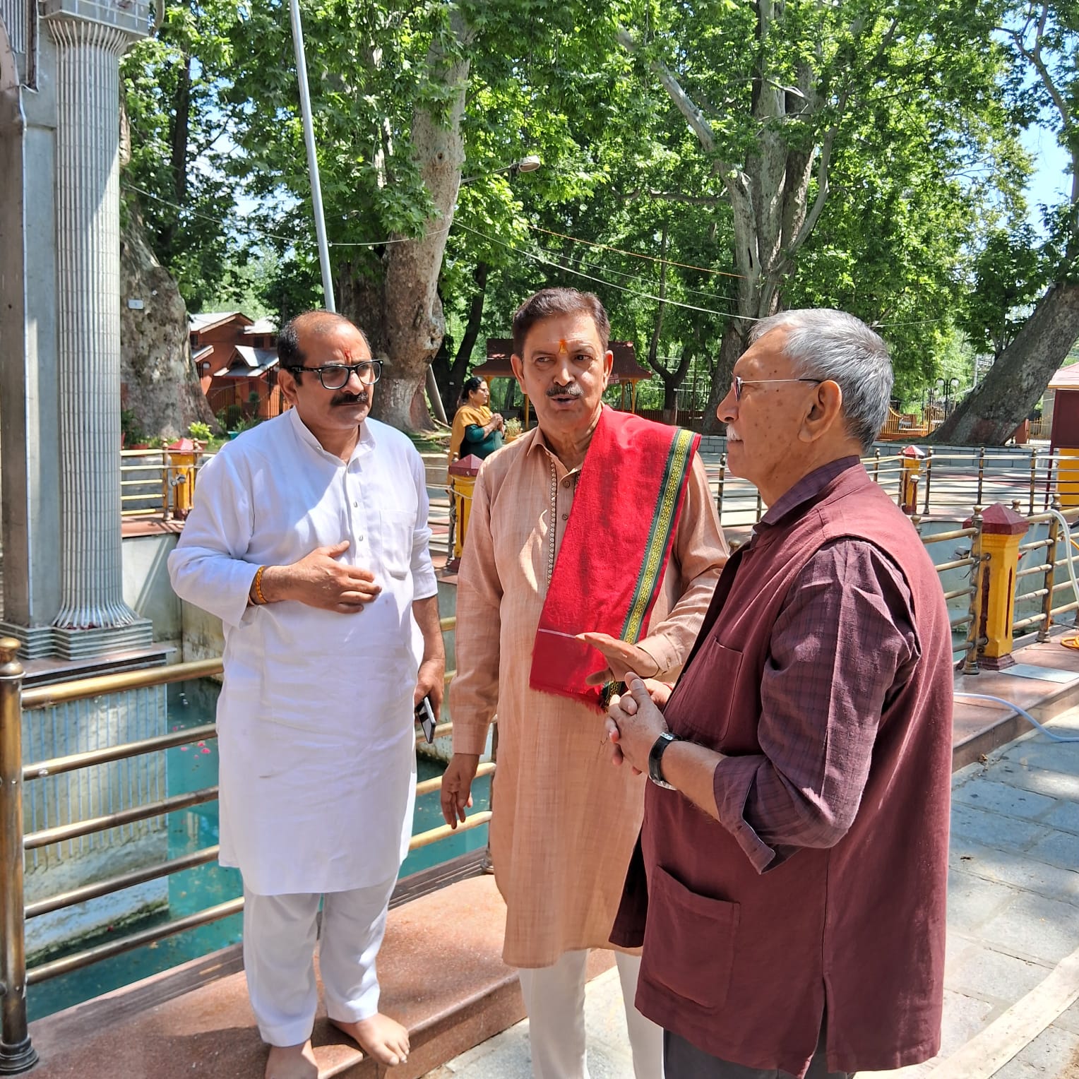 डॉ. पी.एस. पठानिया ने खीर भवानी मेला व्यवस्था की समीक्षा की, धर्मार्थ ट्रस्ट की आध्यात्मिक विरासत के प्रति प्रतिबद्धता की पुष्टि की डॉ. पी.एस. पठानिया ने खीर भवानी मेला व्यवस्था की समीक्षा की, धर्मार्थ ट्रस्ट की आध्यात्मिक विरासत के प्रति प्रतिबद्धता की पुष्टि की
