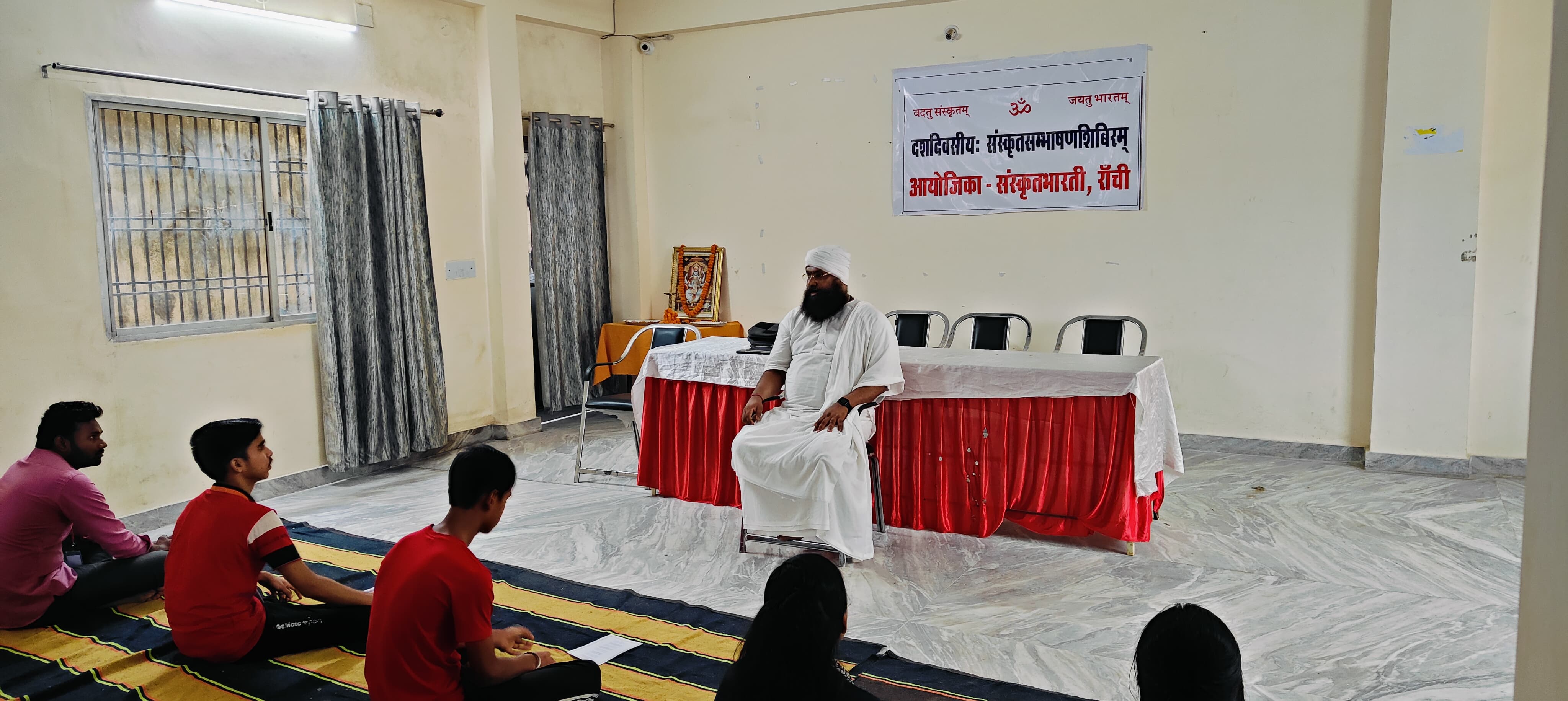 संस्कृत भारती के कार्यक्रम में मौजूद अतिथि संस्कृत भारती के कार्यक्रम में मौजूद अतिथि
