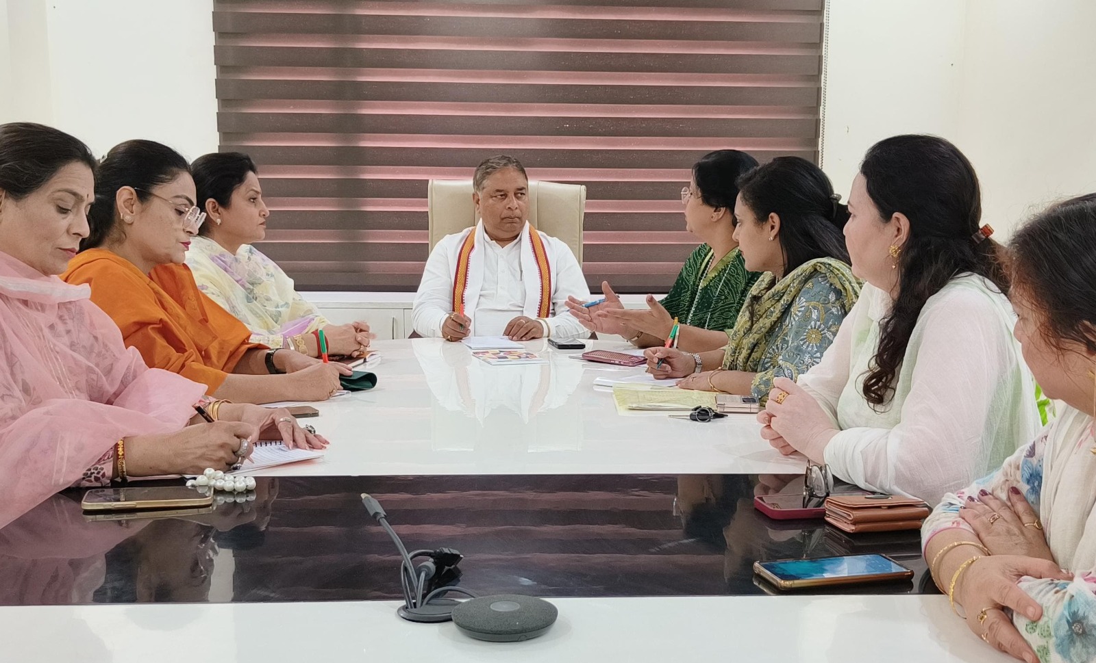 मोदी सरकार सच्ची महिला सशक्तिकरण के लिए प्रतिबद्ध: जम्मू में भाजपा की बैठक में सत शर्मा मोदी सरकार सच्ची महिला सशक्तिकरण के लिए प्रतिबद्ध: जम्मू में भाजपा की बैठक में सत शर्मा