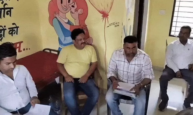 छतरपुरः पटवारी ने रिश्वत लेते पकड़ा छतरपुरः पटवारी ने रिश्वत लेते पकड़ा