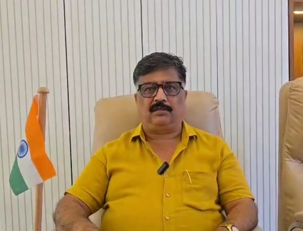 पंजाबी नेता गुलशन डंग पत्रकारों से मुखातिब होते हुए। पंजाबी नेता गुलशन डंग पत्रकारों से मुखातिब होते हुए।