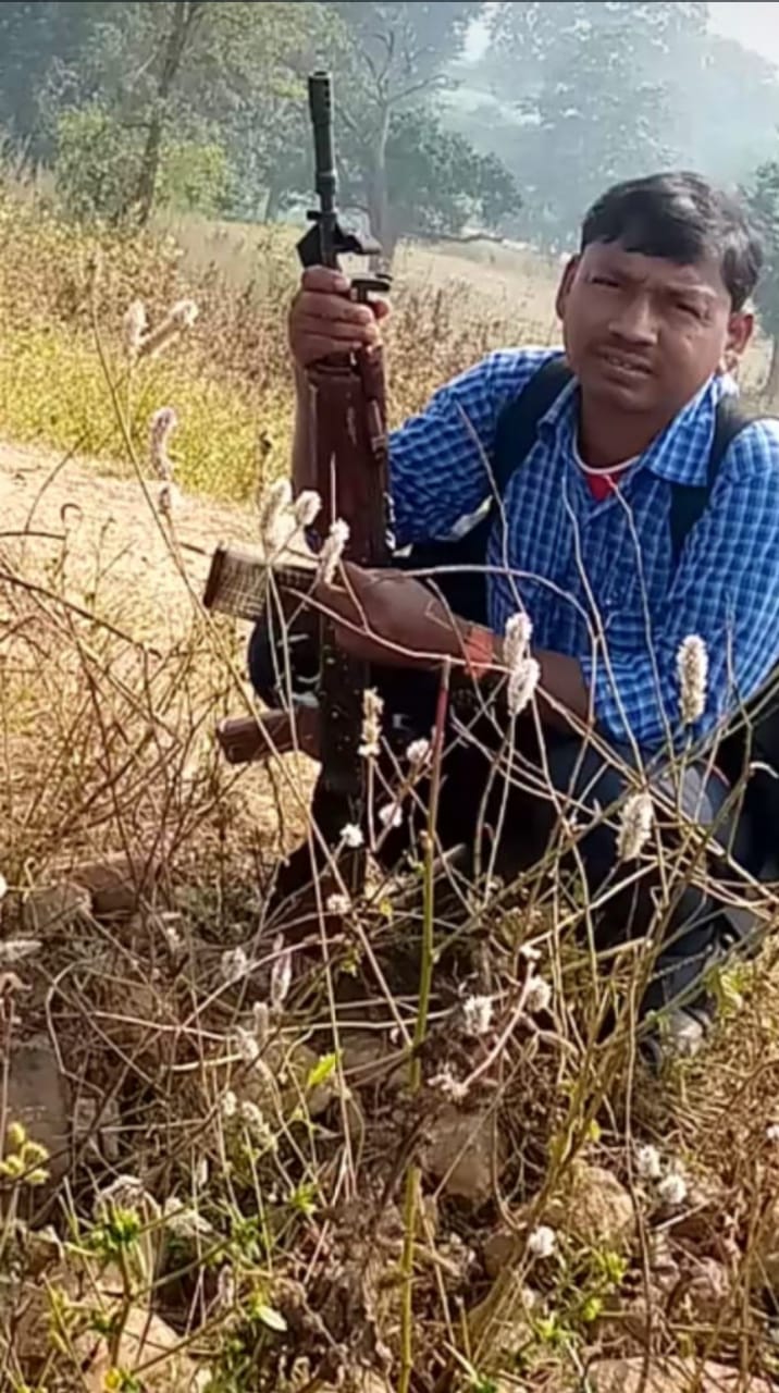 मृत नक्सली की तस्वीर मृत नक्सली की तस्वीर
