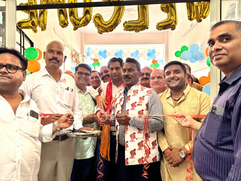 इंदौरः मंत्री सिलावट ने ग्राम मांगलिया में किया प्राथमिक चिकित्सा केन्द्र एवं स्टाफ क्वार्टर का लोकार्पण इंदौरः मंत्री सिलावट ने ग्राम मांगलिया में किया प्राथमिक चिकित्सा केन्द्र एवं स्टाफ क्वार्टर का लोकार्पण