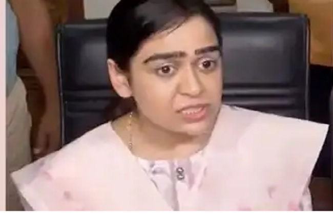 लालू प्रसाद यादव के बड़े बेटे तेज प्रताप यादव की पत्नी एश्वर्या राय की फोटो लालू प्रसाद यादव के बड़े बेटे तेज प्रताप यादव की पत्नी एश्वर्या राय की फोटो