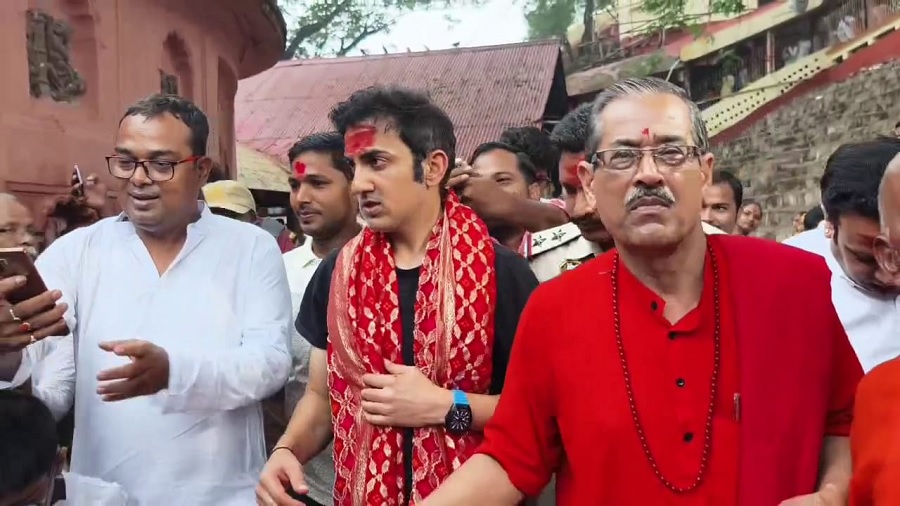 गुवाहाटी के नीलाचल पहाड़ पर स्थित कामाख्या धाम में माता रानी का आशीर्वाद लेते भारतीय क्रिकेट टीम के मुख्य कोच गौतम गंभीर गुवाहाटी के नीलाचल पहाड़ पर स्थित कामाख्या धाम में माता रानी का आशीर्वाद लेते भारतीय क्रिकेट टीम के मुख्य कोच गौतम गंभीर
