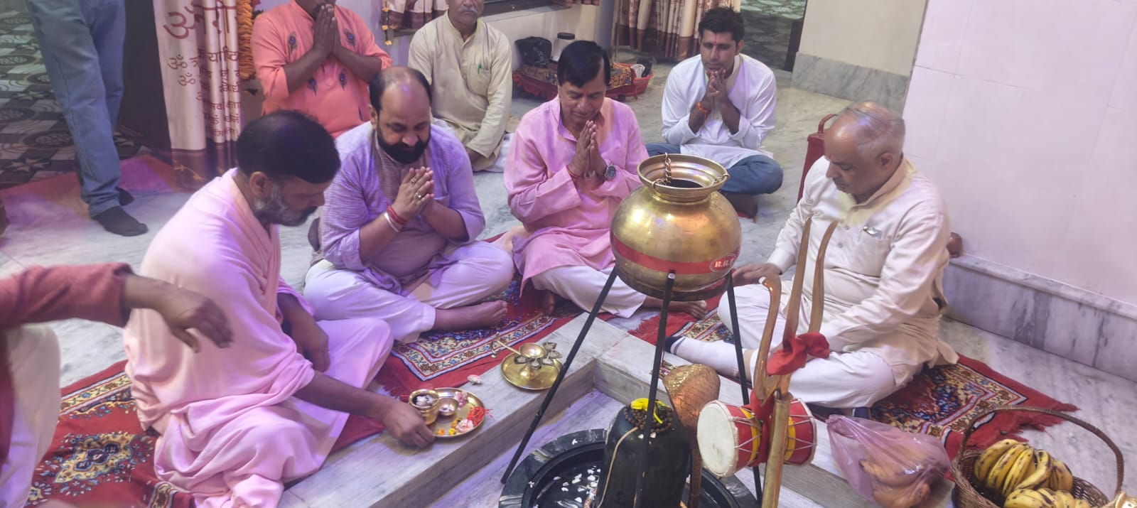 भाजपा नेताओं ने कठुआ में वासुकी नाग मंदिर में मत्था टेका, सांस्कृतिक और पर्यटन संभावनाओं पर जोर दिया भाजपा नेताओं ने कठुआ में वासुकी नाग मंदिर में मत्था टेका, सांस्कृतिक और पर्यटन संभावनाओं पर जोर दिया