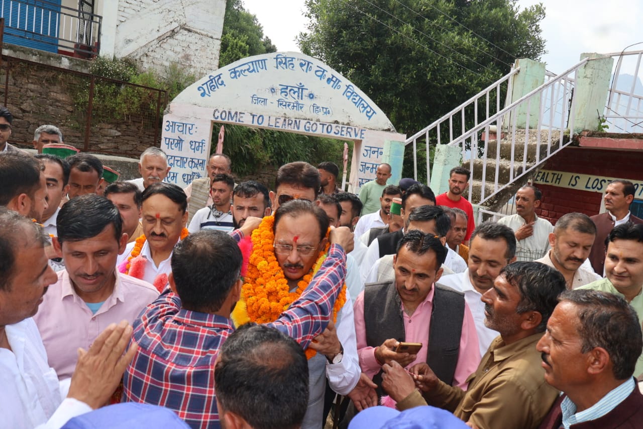 हर्षवर्धन चौहान ने शिलाई विस के हलांह में पीएचसी का किया शुभारंभ