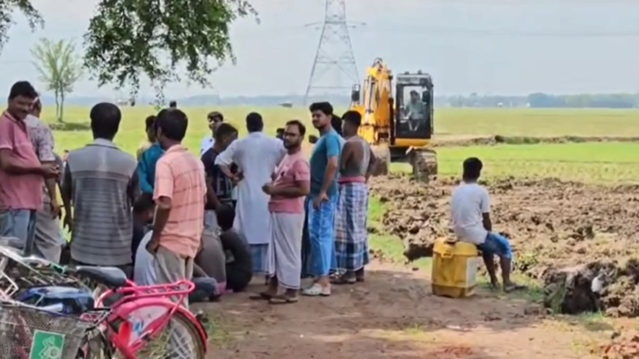 आरामबाग में सड़क निर्माण को लेकर तनाव आरामबाग में सड़क निर्माण को लेकर तनाव